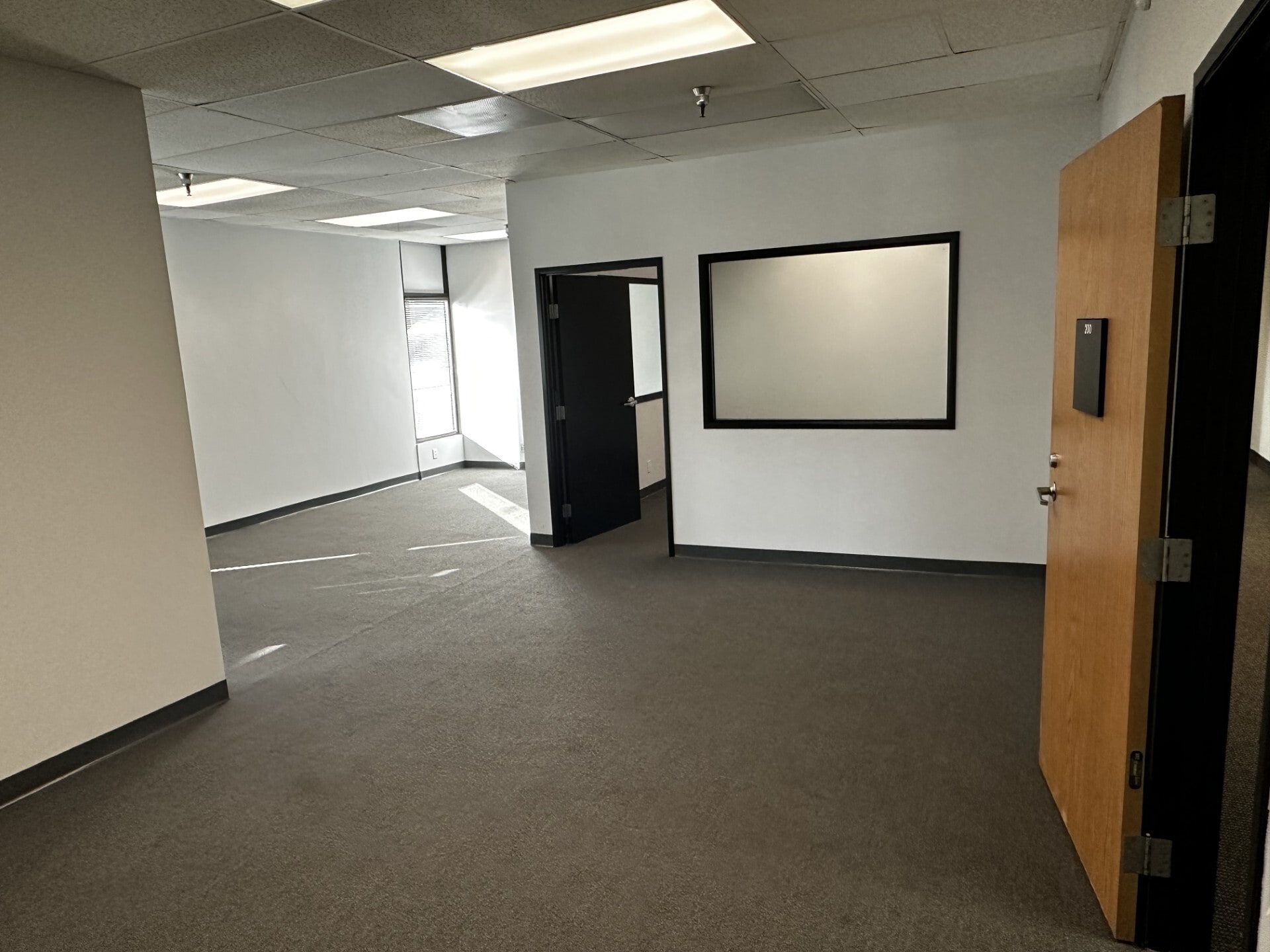 5800-5860 Hannum Ave, Los Angeles, CA à louer Photo intérieure- Image 1 de 4