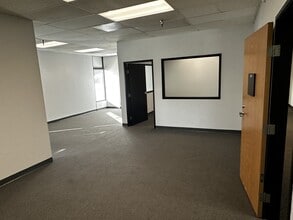 5800-5860 Hannum Ave, Los Angeles, CA à louer Photo intérieure- Image 1 de 4