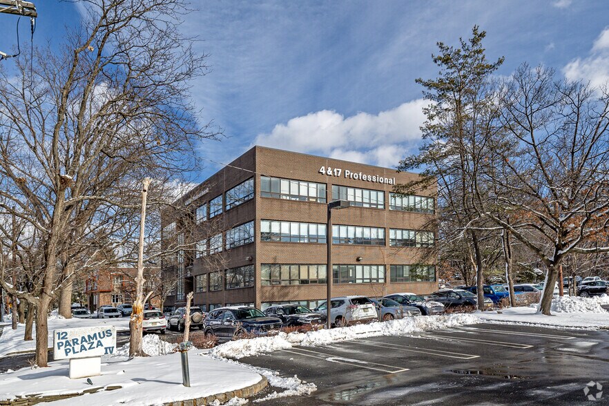 22 Madison Ave, Paramus, NJ à vendre - Photo principale - Image 2 de 8
