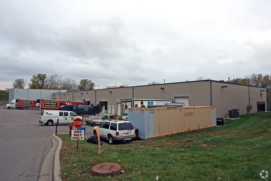 25 Cliff Rd W, Burnsville, MN for lease - Building Photo - Image 2 of 4