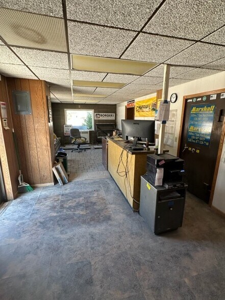 311 Highway 7 E, Hutchinson, MN à vendre - Photo du bâtiment - Image 3 de 6