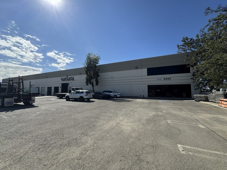 8963-8969 Bradley Ave, Sun Valley, CA for lease - Building Photo - Image 1 of 5