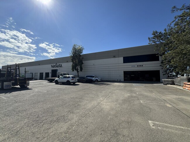 Plus de détails pour 8963-8969 Bradley Ave, Sun Valley, CA - Industriel à louer