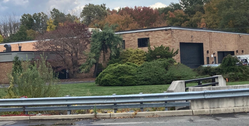 170 Beaver Brook Rd, Lincoln Park, NJ for lease - Building Photo - Image 3 of 4