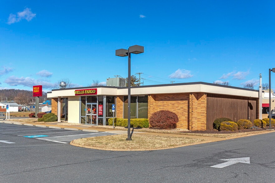 500 N Main St, Bridgewater, VA for lease - Building Photo - Image 1 of 4