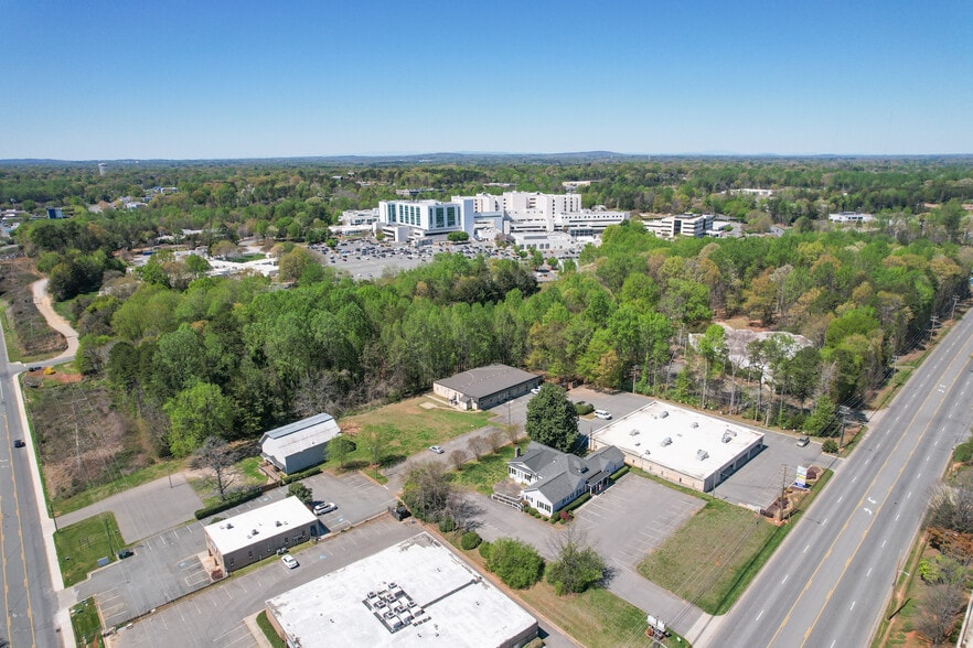 635 Cox Rd, Gastonia, NC for lease - Building Photo - Image 3 of 4