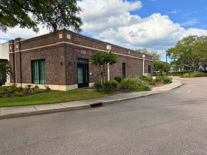 720 Currency Cir, Lake Mary, FL à vendre - Photo du bâtiment - Image 2 de 6