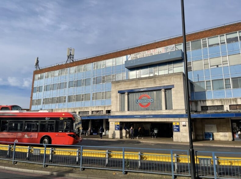 London Rd, Morden à louer - Photo du bâtiment - Image 1 de 8