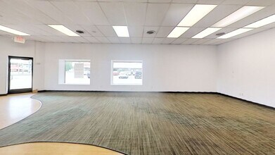 631-651 E Saginaw Hwy, Grand Ledge, MI for lease Building Photo- Image 2 of 4