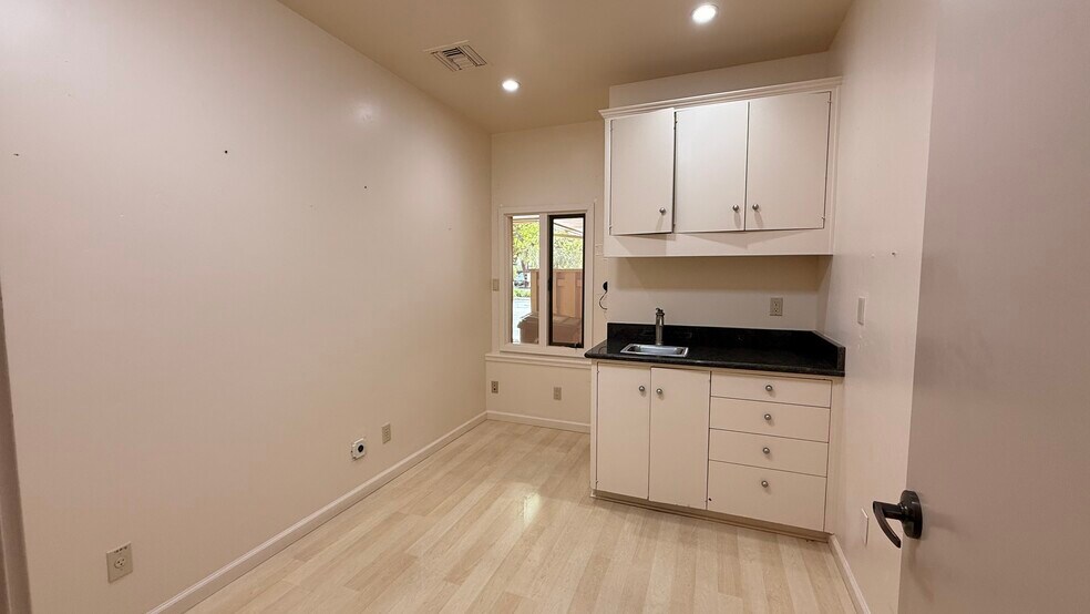 3311 Mission Dr, Santa Cruz, CA à vendre - Photo intérieure - Image 3 de 15