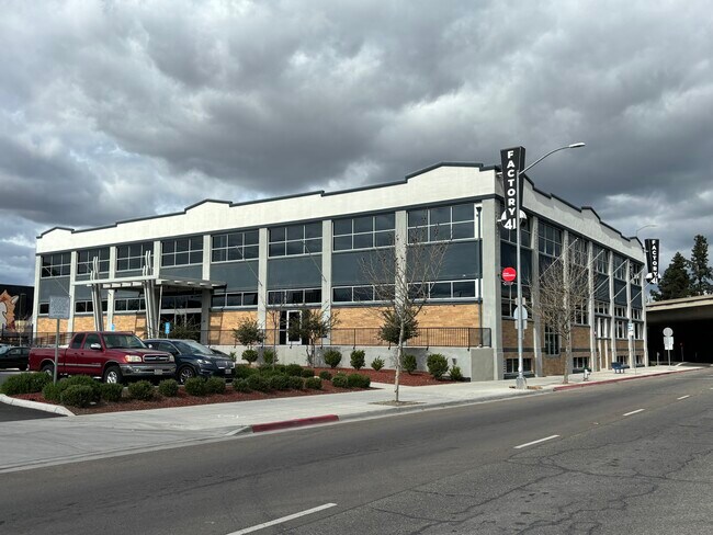 More details for 2721 Cesar Chavez Blvd, Fresno, CA - Office for Lease