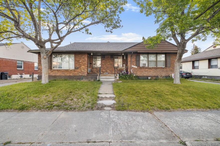 560-562 Holbrook Dr, Idaho Falls, ID à vendre - Photo du bâtiment - Image 2 de 2