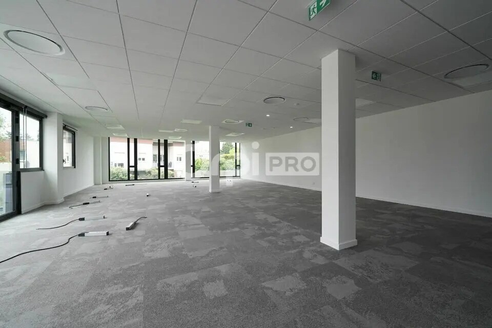 Office in Limonest for lease Building Photo- Image 1 of 11
