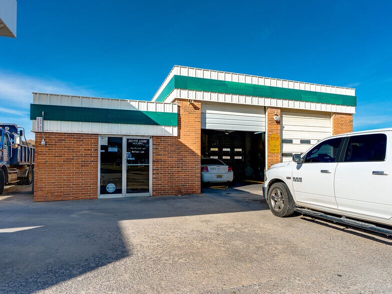 801-807 N Broadway Ave, Ada, OK for lease - Building Photo - Image 2 of 17