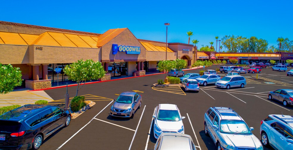 4410-4446 E University Dr, Mesa, AZ à louer - Photo du bâtiment - Image 1 de 7