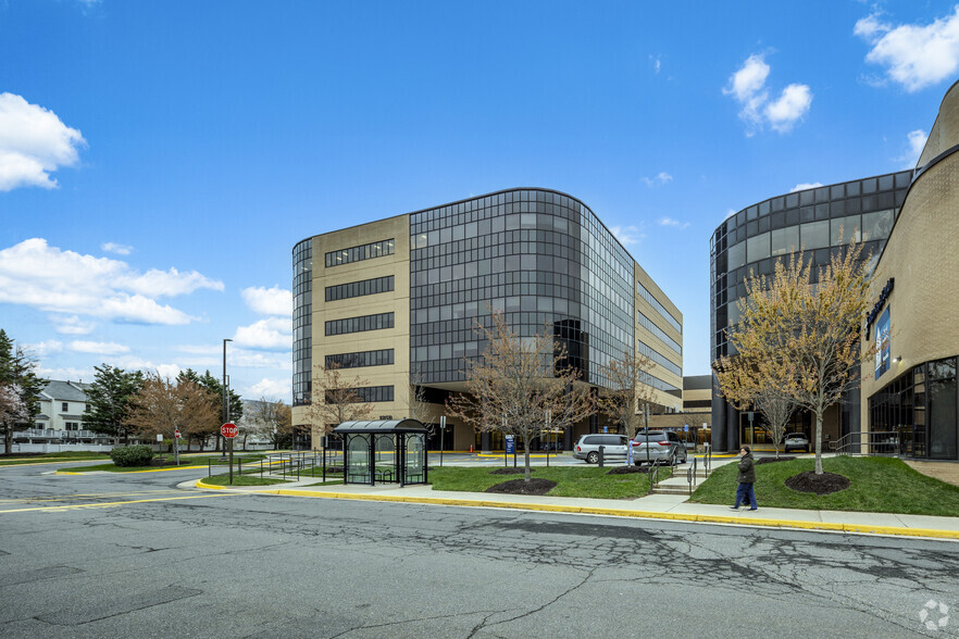 1850 Town Center Dr, Reston, VA for lease - Building Photo - Image 2 of 48