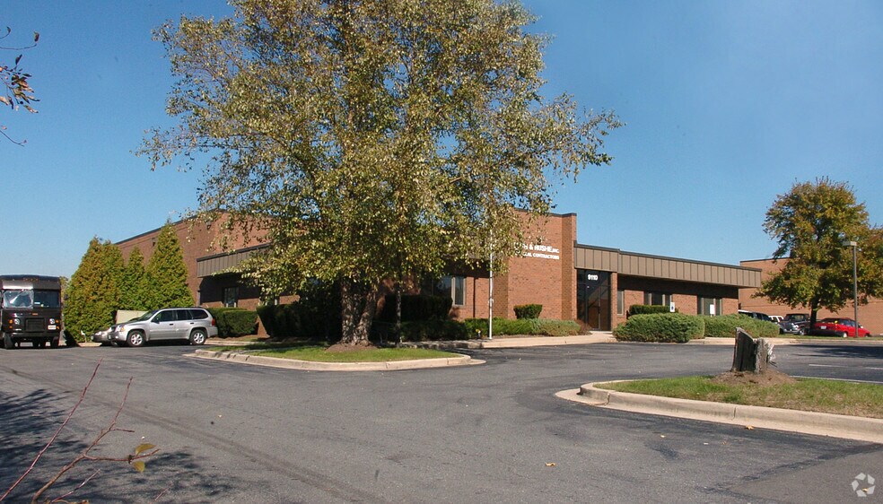 9110 Edgeworth Dr, Capitol Heights, MD à vendre - Photo du bâtiment - Image 2 de 9