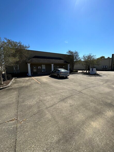3915 O'Neal Ln, Baton Rouge, LA à vendre - Photo principale - Image 1 de 2