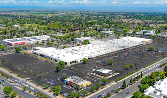 Marketplace at Merced - Parc de stationnement couvert