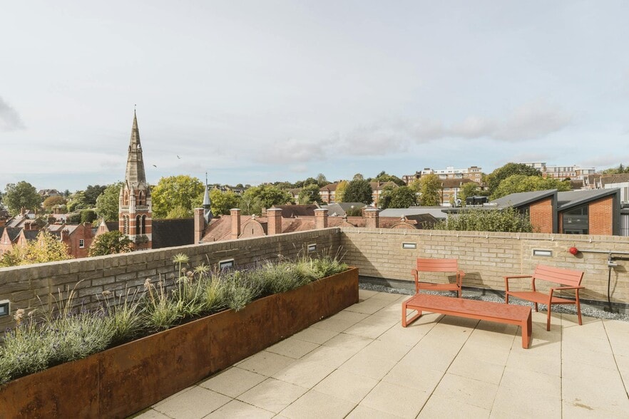 2A Mansel Rd, London for lease - Building Photo - Image 3 of 10