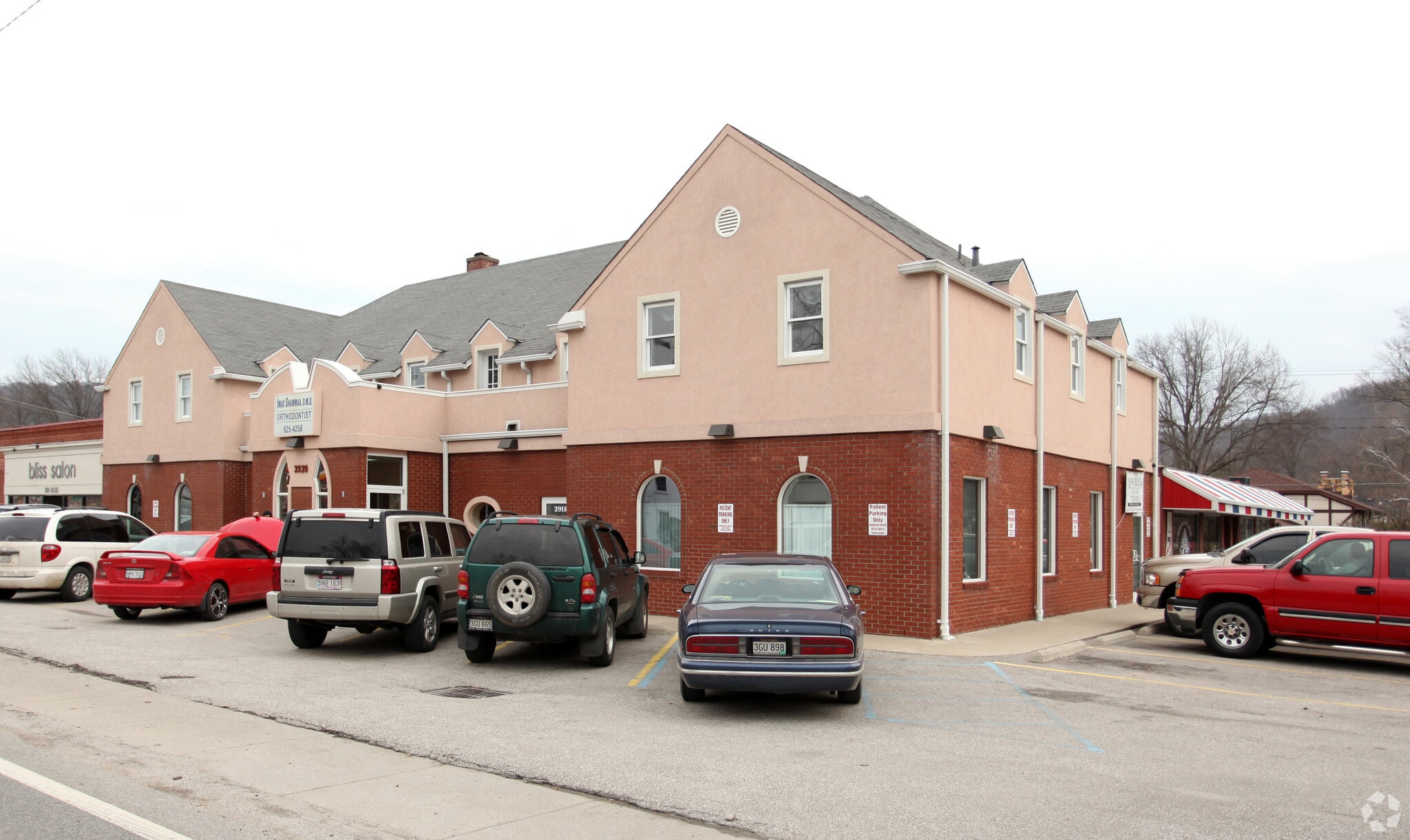 3920 Maccorkle Ave SE, Charleston, WV for lease Primary Photo- Image 1 of 9
