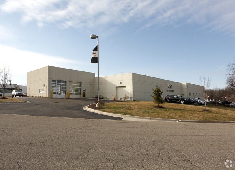 515 Auto Mall Dr, Ann Arbor, MI à vendre - Photo du bâtiment - Image 2 de 7