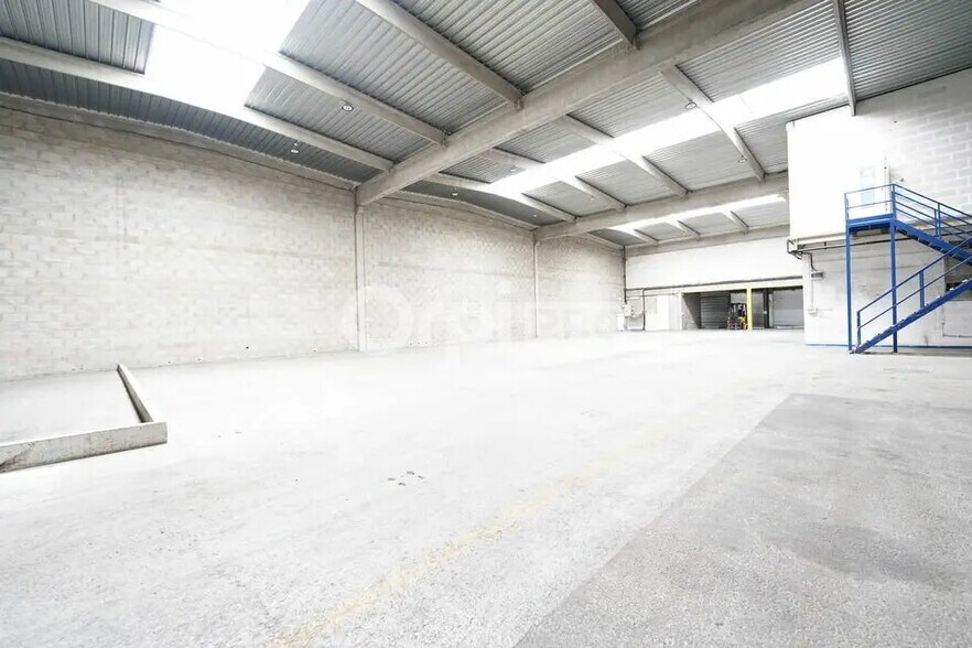 Office in Chassieu for lease - Interior Photo - Image 3 of 12