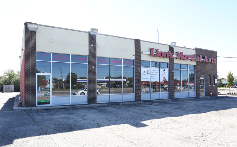 2335 75th St, Woodridge, IL for lease - Primary Photo - Image 1 of 4