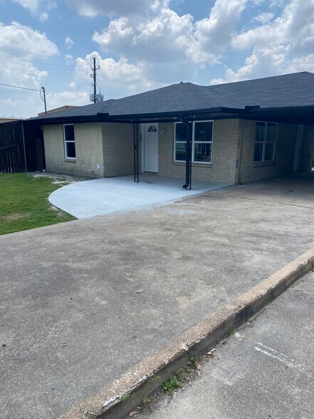 8817 Emmott Rd, Houston, TX à louer - Photo du bâtiment - Image 2 de 10