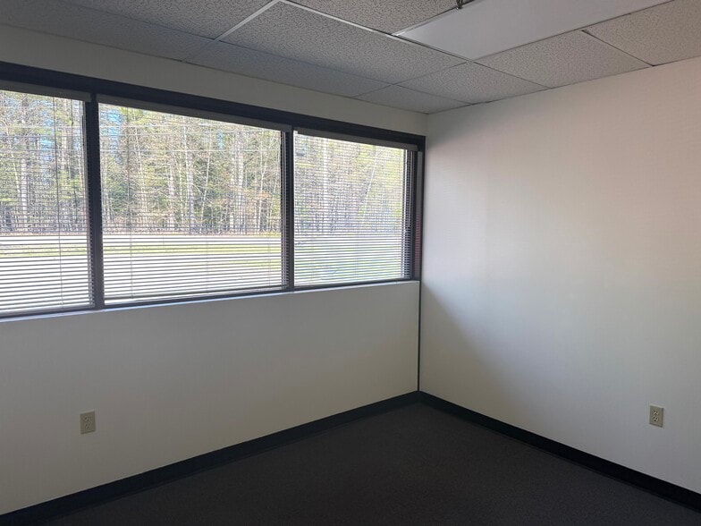 30 Boston Ct, Essex Junction, VT for lease - Building Photo - Image 2 of 10