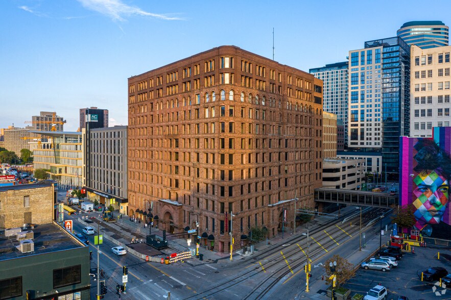 10 S 5th St, Minneapolis, MN à louer - Photo du bâtiment - Image 1 de 8