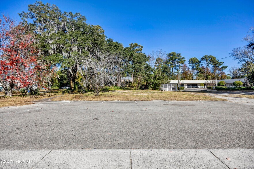 4213 Princess Place Dr, Wilmington, NC à vendre - Photo du bâtiment - Image 2 de 13