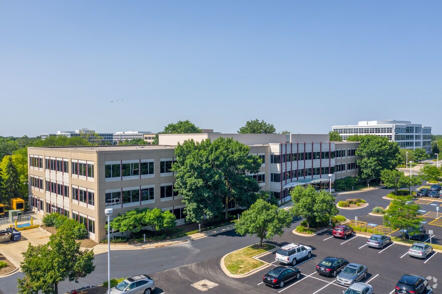 10 Parkway Blvd N, Deerfield, IL à louer - Photo du bâtiment - Image 3 de 11