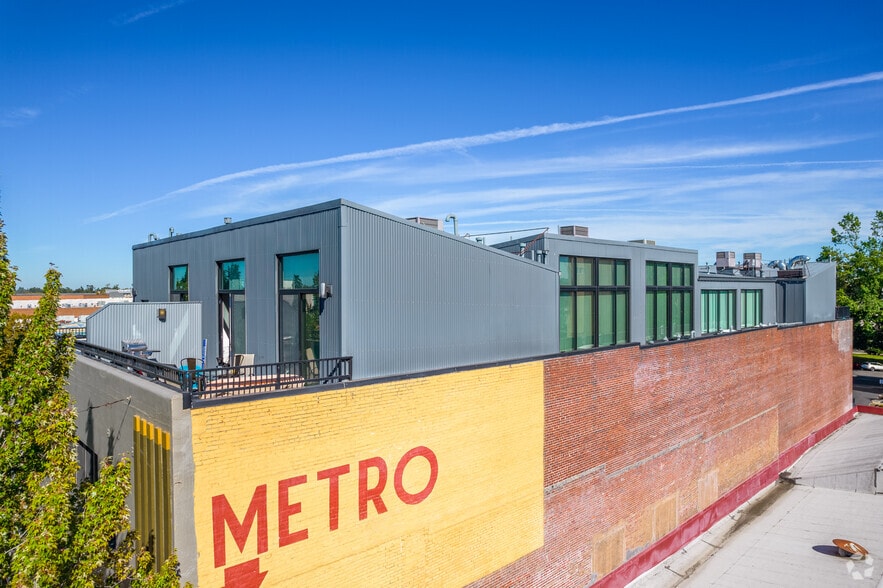 150-160 Liberty St NE, Salem, OR for lease - Building Photo - Image 3 of 8