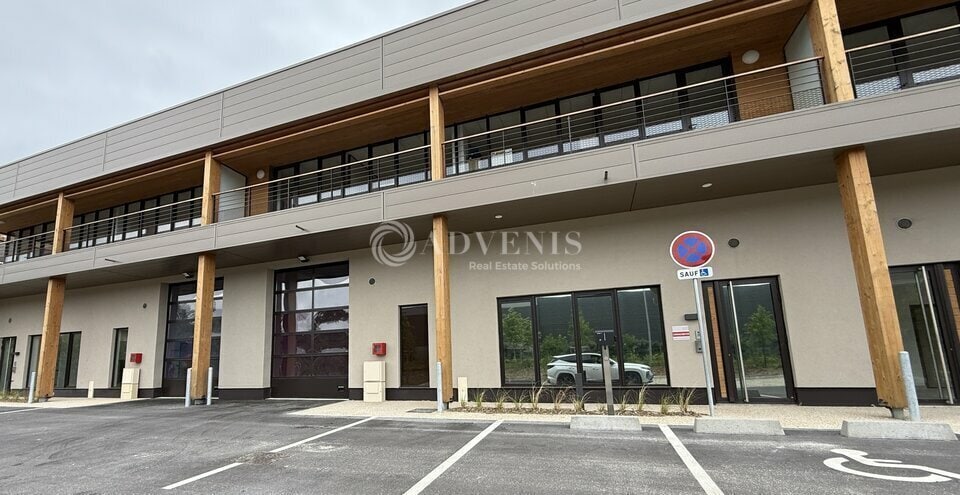 Flex in Collégien for lease Building Photo- Image 1 of 20