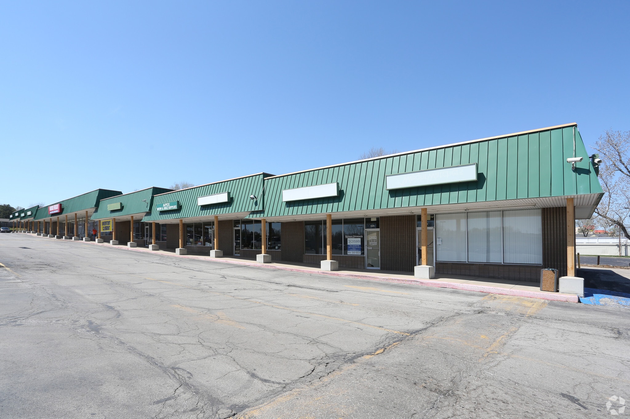 Noland S Shopping Center portefeuille de 8 propriétés à vendre sur LoopNet.ca Photo du bâtiment- Image 1 de 4