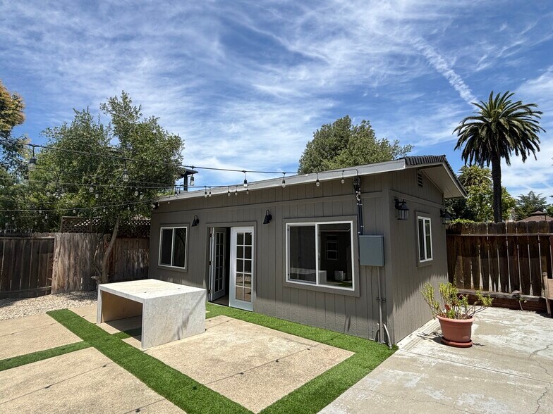 2052 4th St, Livermore, CA à louer - Photo du bâtiment - Image 3 de 13