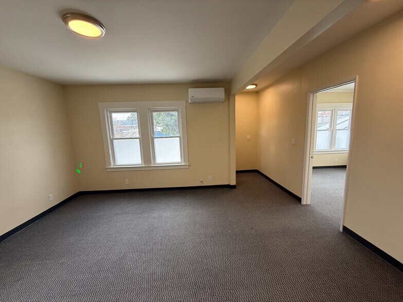 251 Park Rd, Burlingame, CA à louer - Photo du bâtiment - Image 3 de 24