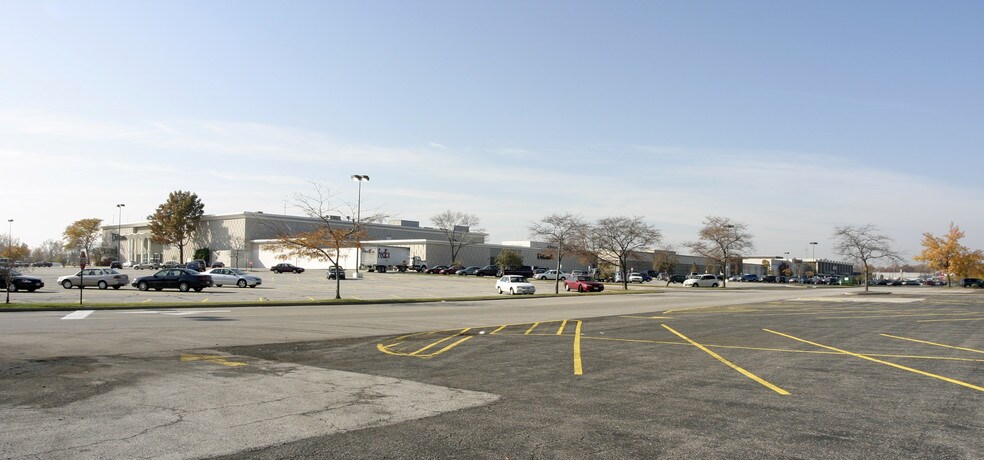 3000-4900 Midway Mall, Elyria, OH à louer - Photo du bâtiment - Image 2 de 13