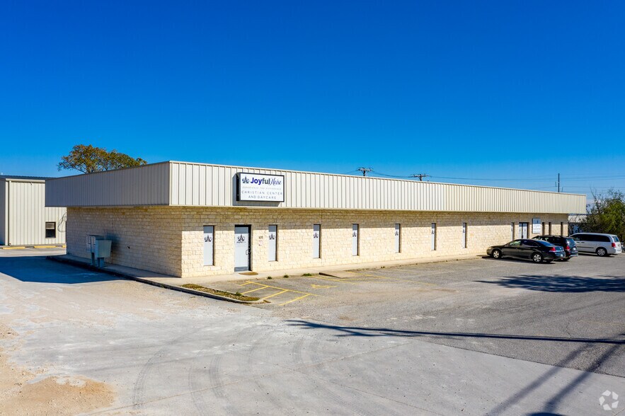 103 Center Point Rd, San Marcos, TX à louer - Photo du bâtiment - Image 2 de 13