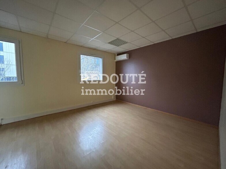 Office in Reims for lease - Interior Photo - Image 2 of 6
