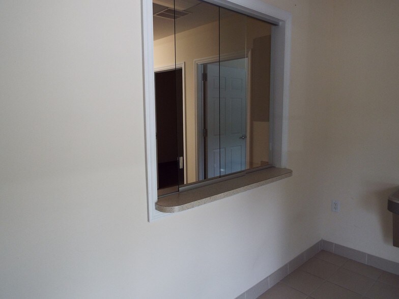 4390 NE 35th St, Ocala, FL à louer - Photo intérieure - Image 3 de 8