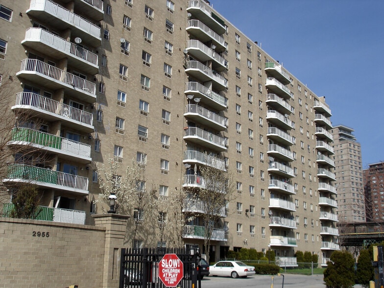 2955 Shell Rd, Brooklyn, NY à louer - Photo du bâtiment - Image 2 de 2