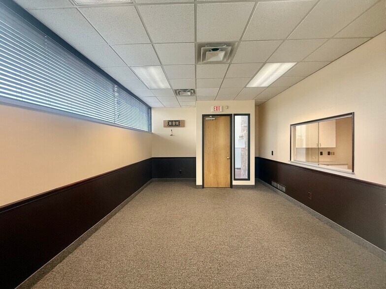 33497 23 Mile Rd, Chesterfield Township, MI à louer - Photo du bâtiment - Image 3 de 27