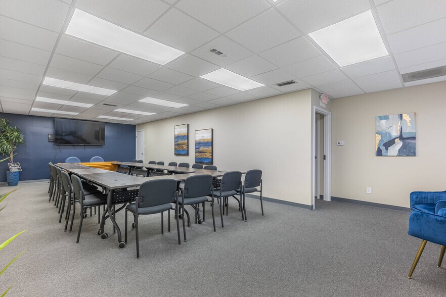 16 W Wenger Rd, Englewood, OH for lease - Building Photo - Image 2 of 18