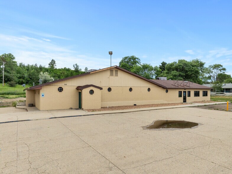 7101 W Hwy 2 & 52, Minot, ND à vendre - Photo du bâtiment - Image 1 de 31