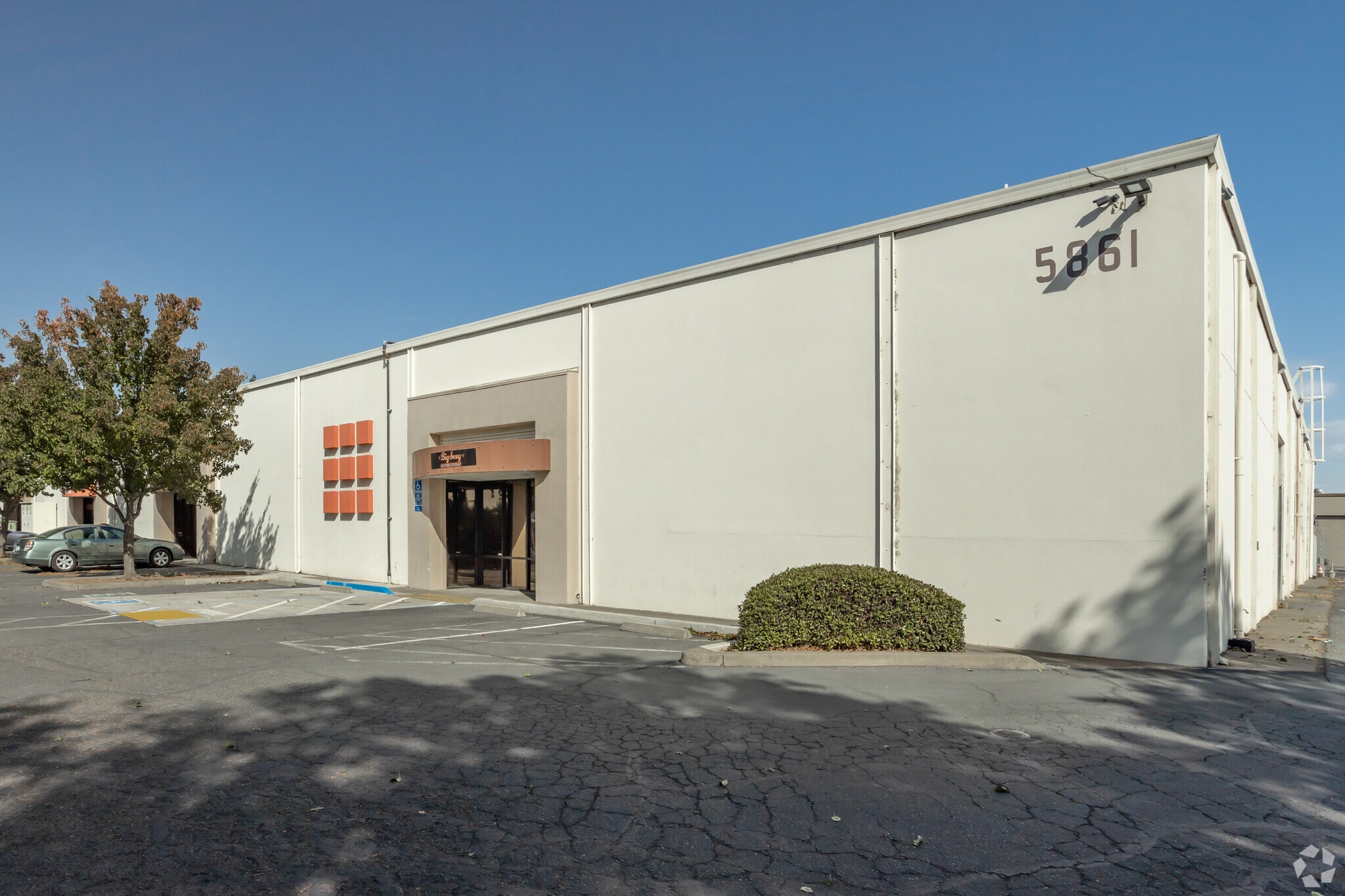 5861 88th St, Sacramento, CA for lease Building Photo- Image 1 of 14
