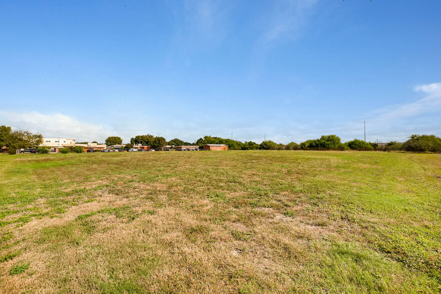 421 S King St, Seguin, TX for lease - Primary Photo - Image 1 of 11