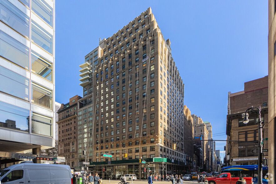 1040 Avenue of the Americas, New York, NY for lease - Primary Photo - Image 1 of 8