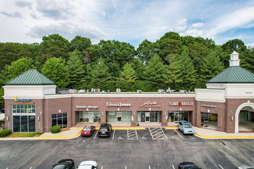 3606 N Elm St, Greensboro, NC for lease - Building Photo - Image 1 of 9